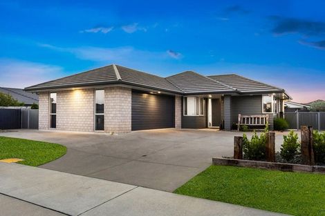 Photo of property in 22 Rainey Crescent, Papamoa Beach, Papamoa, 3118