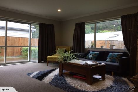 Photo of property in 28 Poppy Watts Grove, Stokes Valley, Lower Hutt, 5019