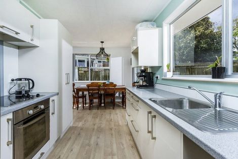 Photo of property in 42 Hellyers Street, Birkdale, Auckland, 0626