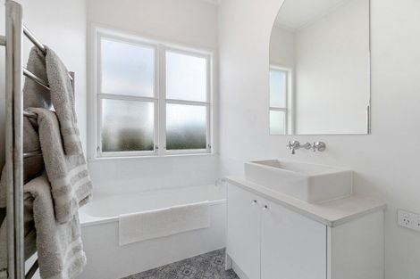 Photo of property in 236 Birkdale Road, Birkdale, Auckland, 0626