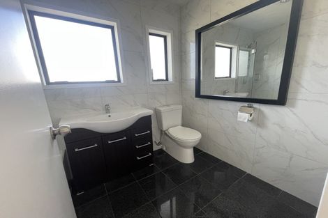 Photo of property in 95 Hobsonville Road, West Harbour, Auckland, 0618
