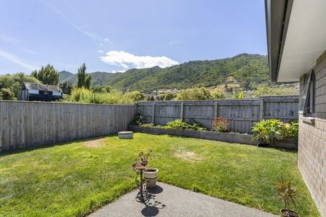 Photo of property in 24 Mahia Lane, Waikanae, 5036