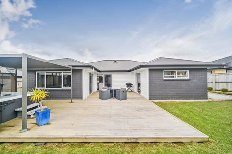 Photo of property in 10 Gibraltar Way, Fitzherbert, Palmerston North, 4410