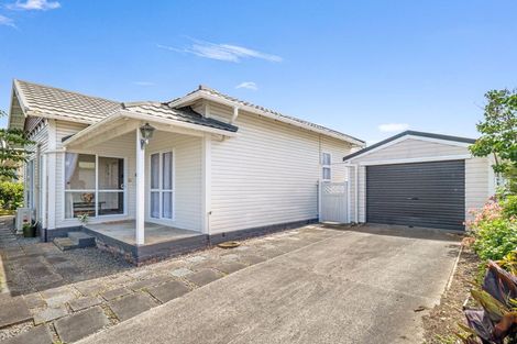 Photo of property in 102 Gonville Avenue, Gonville, Whanganui, 4501