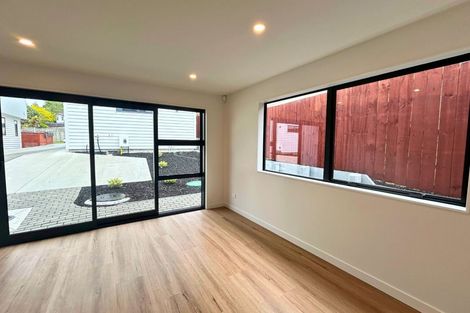 Photo of property in 23c Athena Drive, Totara Vale, Auckland, 0629