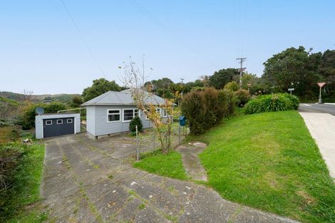 Photo of property in 7 Kiwi Crescent, Tawa, Wellington, 5028