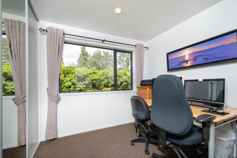 Photo of property in 24 Edgerton Road, Te Atatu Peninsula, Auckland, 0610