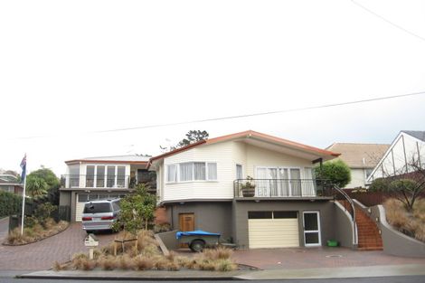 Photo of property in 42a Glenfern Road, Mellons Bay, Auckland, 2014