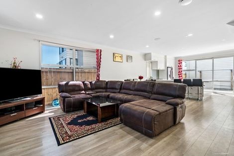 Photo of property in 9 Taupinga Way, Takanini, 2112