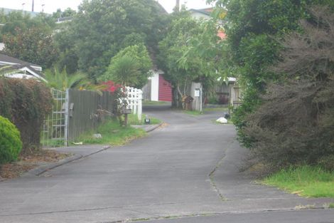 Photo of property in 1/18 Atlantis Place, Totara Vale, Auckland, 0629