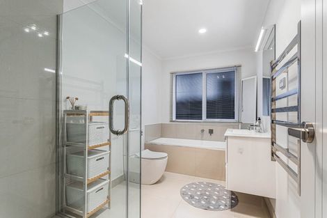 Photo of property in 16 Verdot Close, Kumeu, 0810