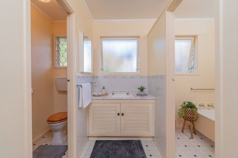 Photo of property in 15 Sunvue Road, Glen Eden, Auckland, 0602