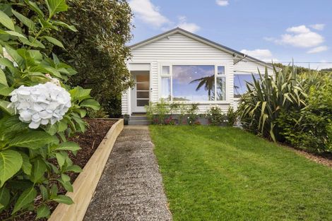 Photo of property in 28 Montgomery Avenue, Karori, Wellington, 6012