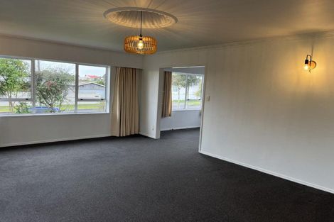 Photo of property in 54 Wairau Road, Oakura, 4314