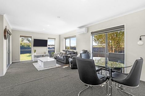 Photo of property in 6 Cornet Lane, Aranui, Christchurch, 8061
