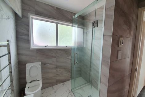 Photo of property in 36 Sunset Road, Unsworth Heights, Auckland, 0632