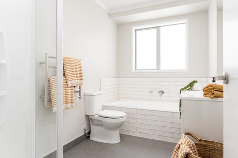 Photo of property in 32 Youngs Road, Papakura, 2110