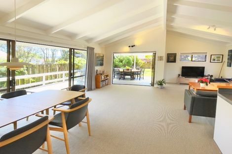 Photo of property in 402 Linton Crescent, Whangamata, 3620