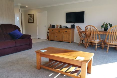 Photo of property in 13 Te Awa Place, Red Beach, 0932