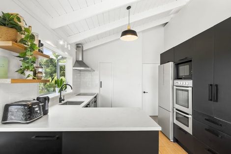 Photo of property in 2/31 Tui Glen Road, Birkenhead, Auckland, 0626