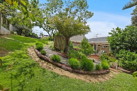 Photo of property in 16 Judkins Crescent, Cockle Bay, Auckland, 2014