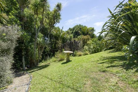 Photo of property in 61 Garden Road, Piha, 0772