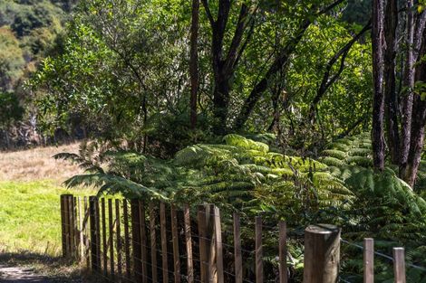 Photo of property in 1223 Old North Road, Helensville, 0875