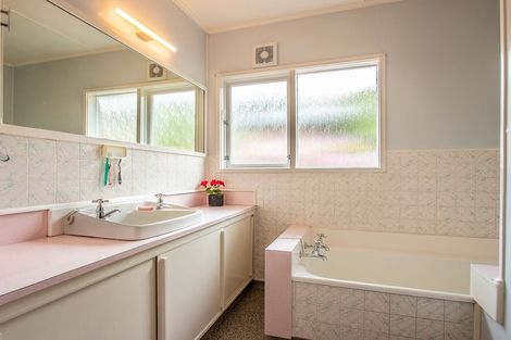 Photo of property in 14 Robert Street, Newlands, Wellington, 6037