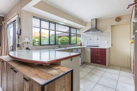 Photo of property in 4 Kalmore Place, Flat Bush, Auckland, 2016