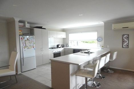 Photo of property in 12 Gennaker Lane, Whitby, Porirua, 5024