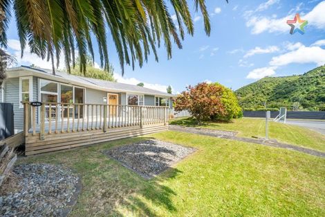 Photo of property in 2 Molloys Road, Te Marua, Upper Hutt, 5018