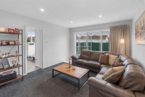 Photo of property in 1/33 Prestons Road, Redwood, Christchurch, 8051