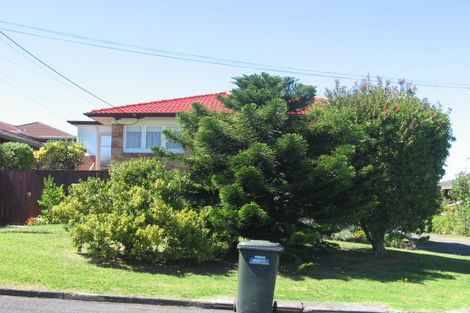 Photo of property in 1/24 Tobruk Crescent, Milford, Auckland, 0620