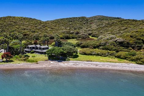Photo of property in 950 Whangaruru Road North, Whangaruru, Russell, 0184
