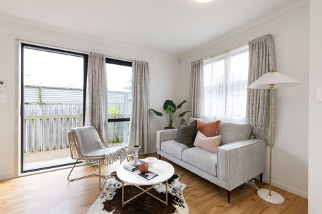 Photo of property in 27 Collins Road, Melville, Hamilton, 3206