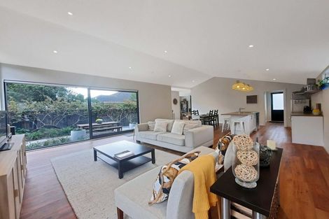 Photo of property in 48 Taupata Street, Redcliffs, Christchurch, 8081