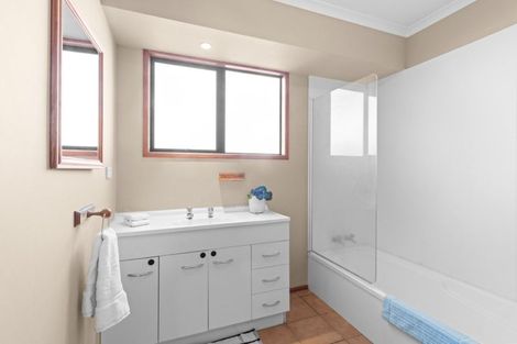 Photo of property in 5b Truby King Street, Merrilands, New Plymouth, 4312