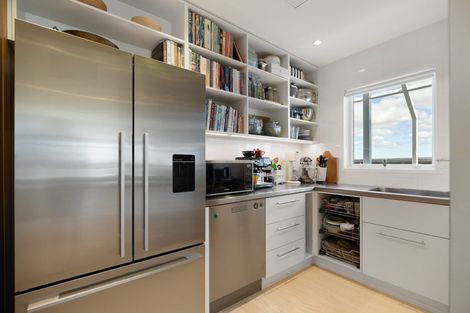 Photo of property in 12 Balmoral Lane, Redcliffs, Christchurch, 8081
