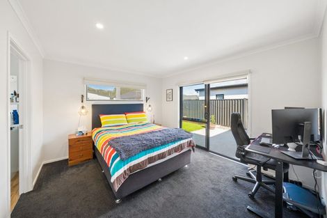 Photo of property in 17 Te Kaeaea Crescent, Wallaceville, Upper Hutt, 5018