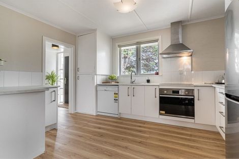 Photo of property in 22 Roberts Road, Te Atatu South, Auckland, 0610