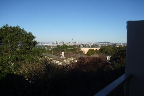 Photo of property in 268/2a Onewa Road, Birkenhead, Auckland, 0626