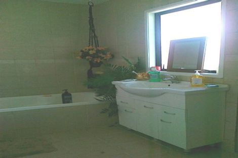 Photo of property in 57 Holmes Drive South, Massey, Auckland, 0614