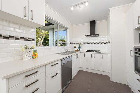 Photo of property in 41 Spence Road, Henderson, Auckland, 0612