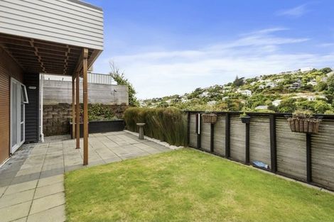 Photo of property in 45 Tiketike Way, Brooklyn, Wellington, 6021