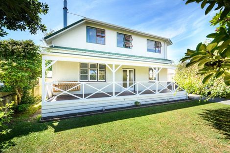 Photo of property in 5 Rangitira Avenue, Palmerston North, 4414