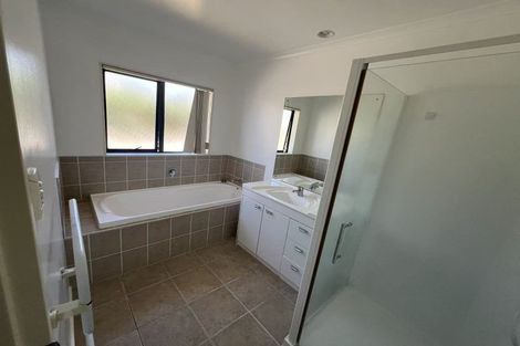 Photo of property in 2 Deerfield Place, Flat Bush, Auckland, 2019