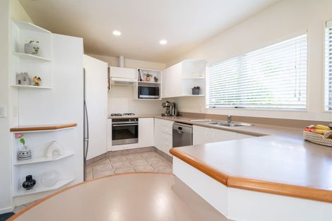 Photo of property in 2 Myers Grove, Churton Park, Wellington, 6037