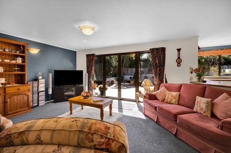 Photo of property in 15 Rod Syme Place, Hawera, 4610