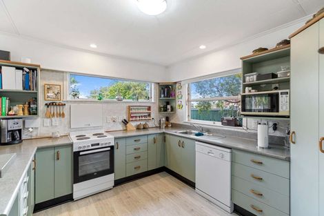 Photo of property in 16 Maunder Street, Marton, 4710