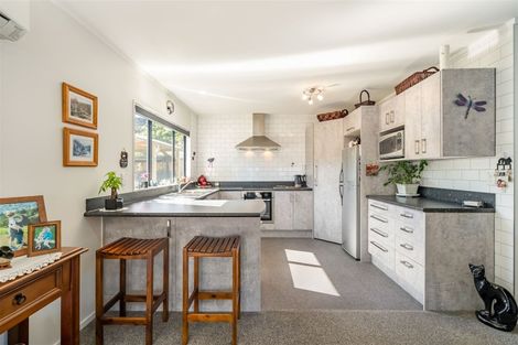 Photo of property in 25a Pinehaven Road, Pinehaven, Upper Hutt, 5019